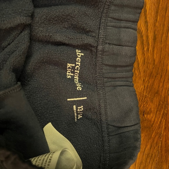 Abercrombie Kids Boys Navy Athletic Shorts Size 13-14 - Picture 2 of 6